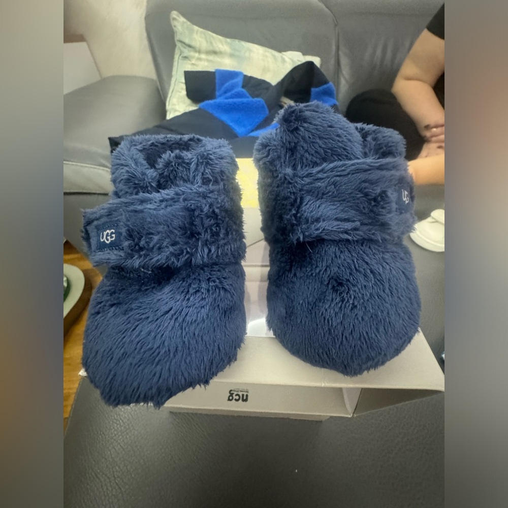 Ugg baby navy booties size 02/03 6-12m